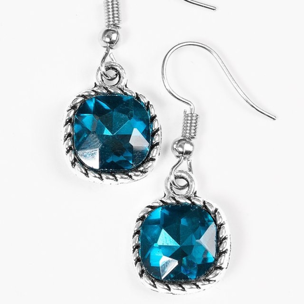 ❤️ Gem hunt blue earrings
